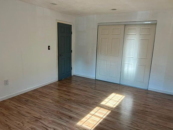 4th image of 109 Oak Ln APT 6