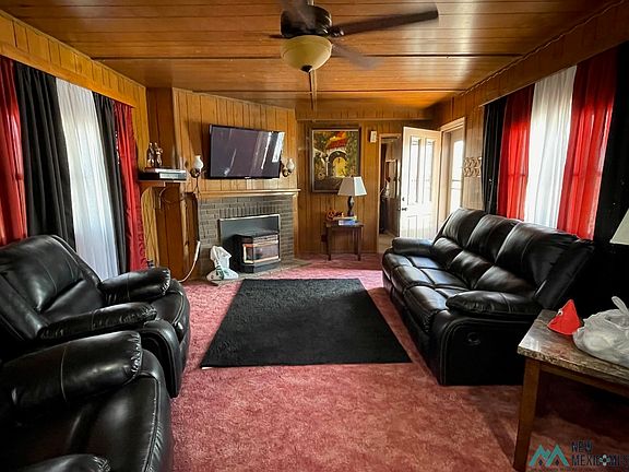 3rd image of 3845 Tennyson Dr NE