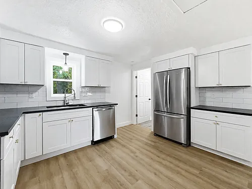 2124 Bernice Ave Photo 1