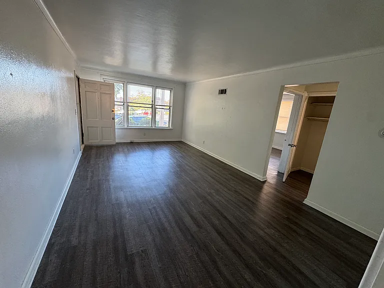 49 Brighton Way #2S — Photo 32