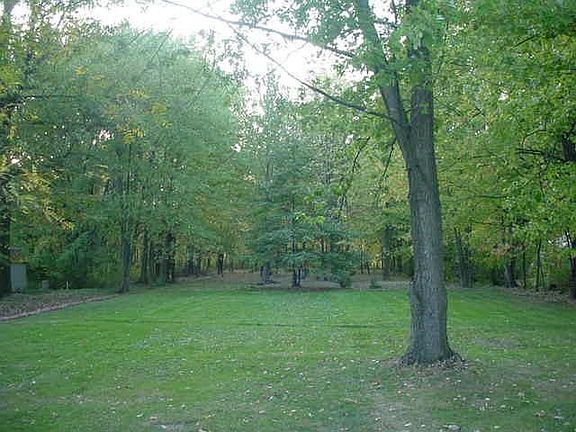 enjoy nature in this treed yard