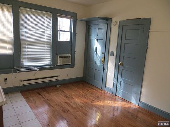 4th image of 644 Oradell Ave APT 9