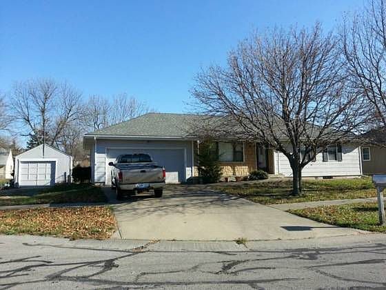 2nd image of 407 S Oak Cir