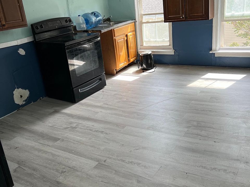 2nd image of 16 Pumgansett St #3