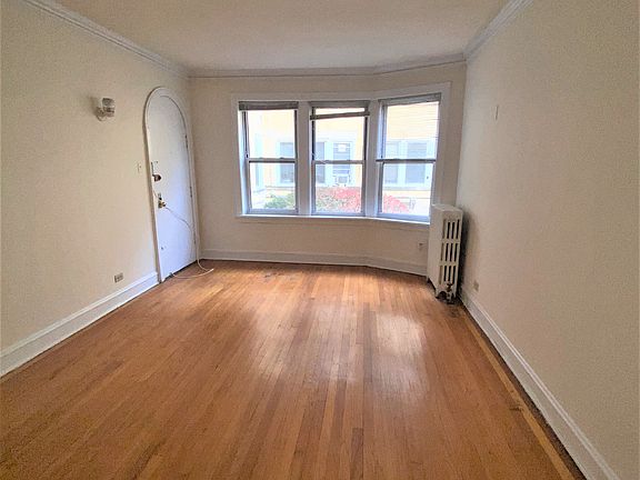 2nd image of 4441 N Wolcott Ave APT 3W