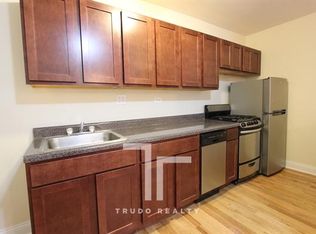 818 W Cornelia Ave, Chicago, IL 60657