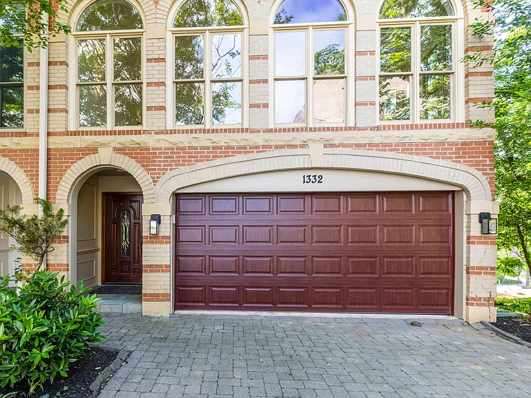 1332 N Oak St — Photo 41