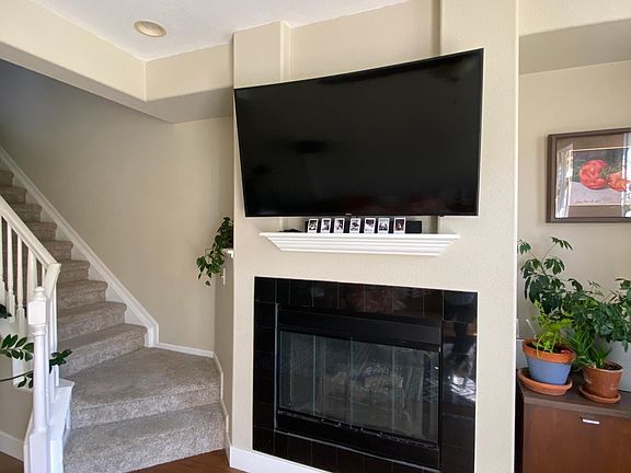 Gas fireplace