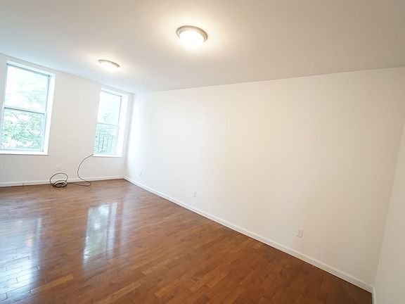 3rd image of 946 Nostrand Ave #2B