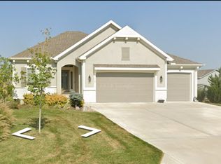 118 NW Grady Ct, Lees Summit, MO 64081