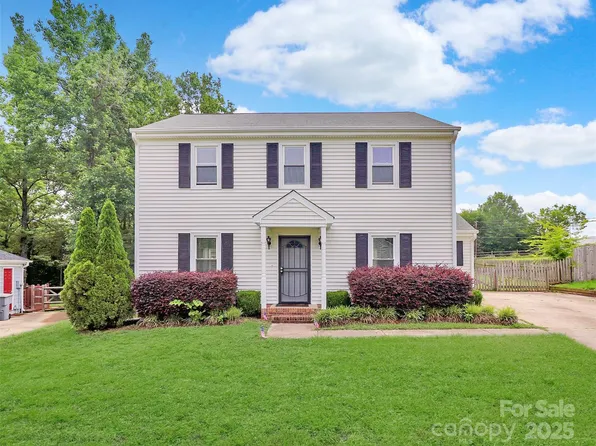 10945 Wiltshire Ln, Charlotte, NC 28262