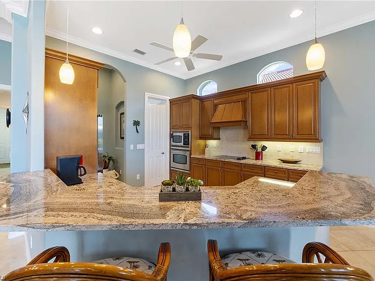 8902 Shenendoah Cir — Photo 9