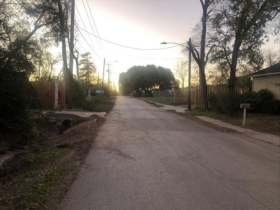 2nd image of 4812 Creekmont Dr