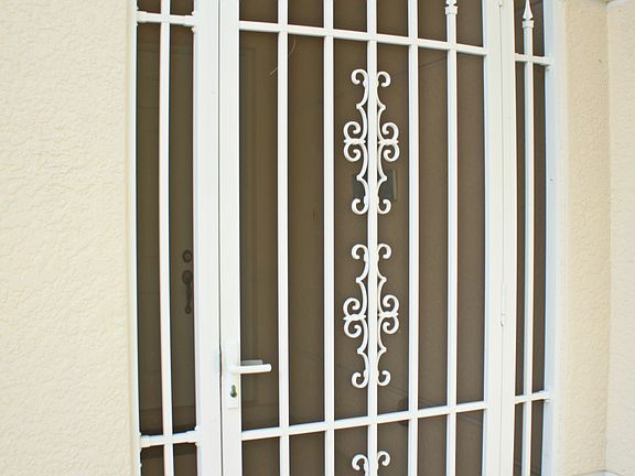 Screened Front Entry