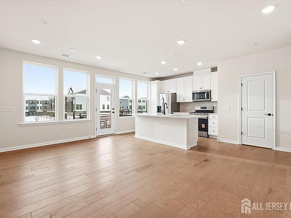 2nd image of 216 Jessie Pl