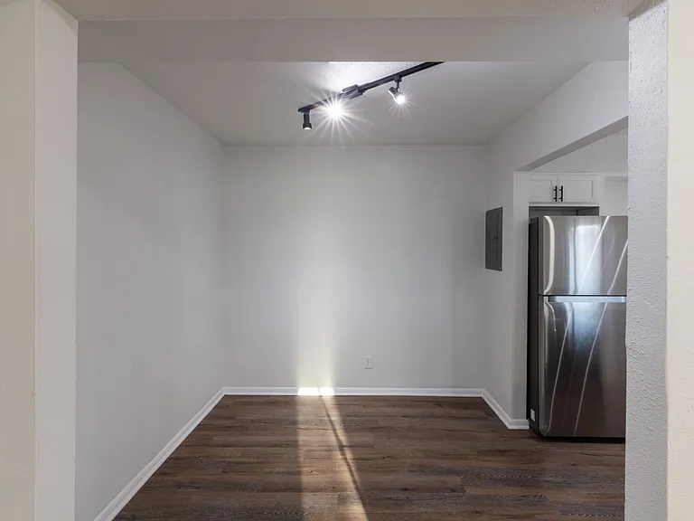 5921 Gaston Ave — Photo 5