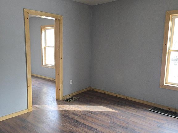 4th image of 614 N Ann St