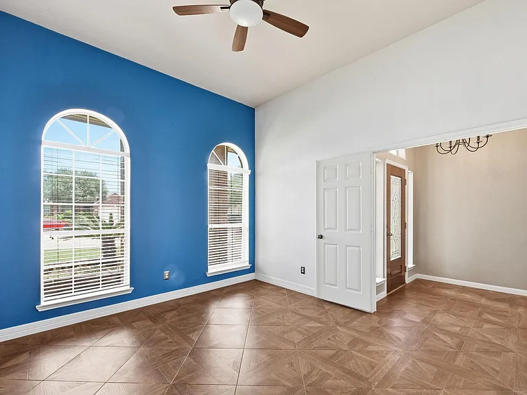 21011 Narrow Gate Dr — Photo 7