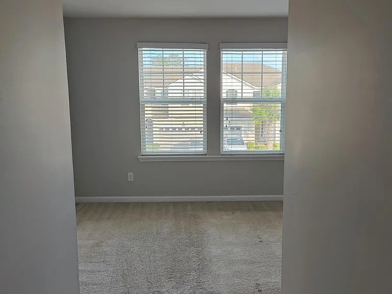 534 Richmond Dr — Photo 9