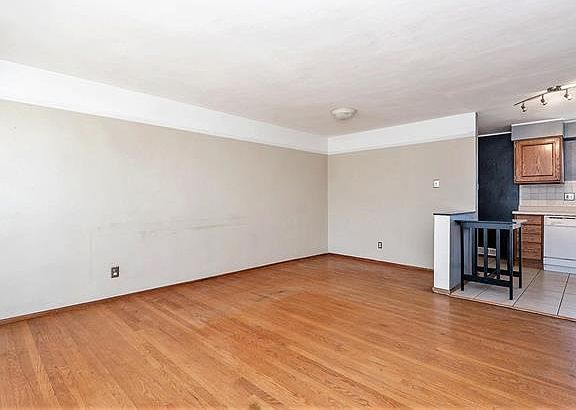 4th image of 616 Santen Dr