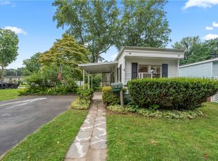 19 Elderberry Cir, Rochester, NY 14625