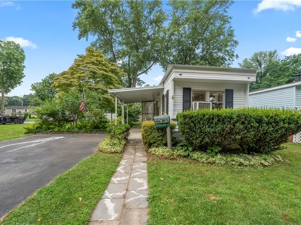19 Elderberry Cir, Rochester, NY 14625