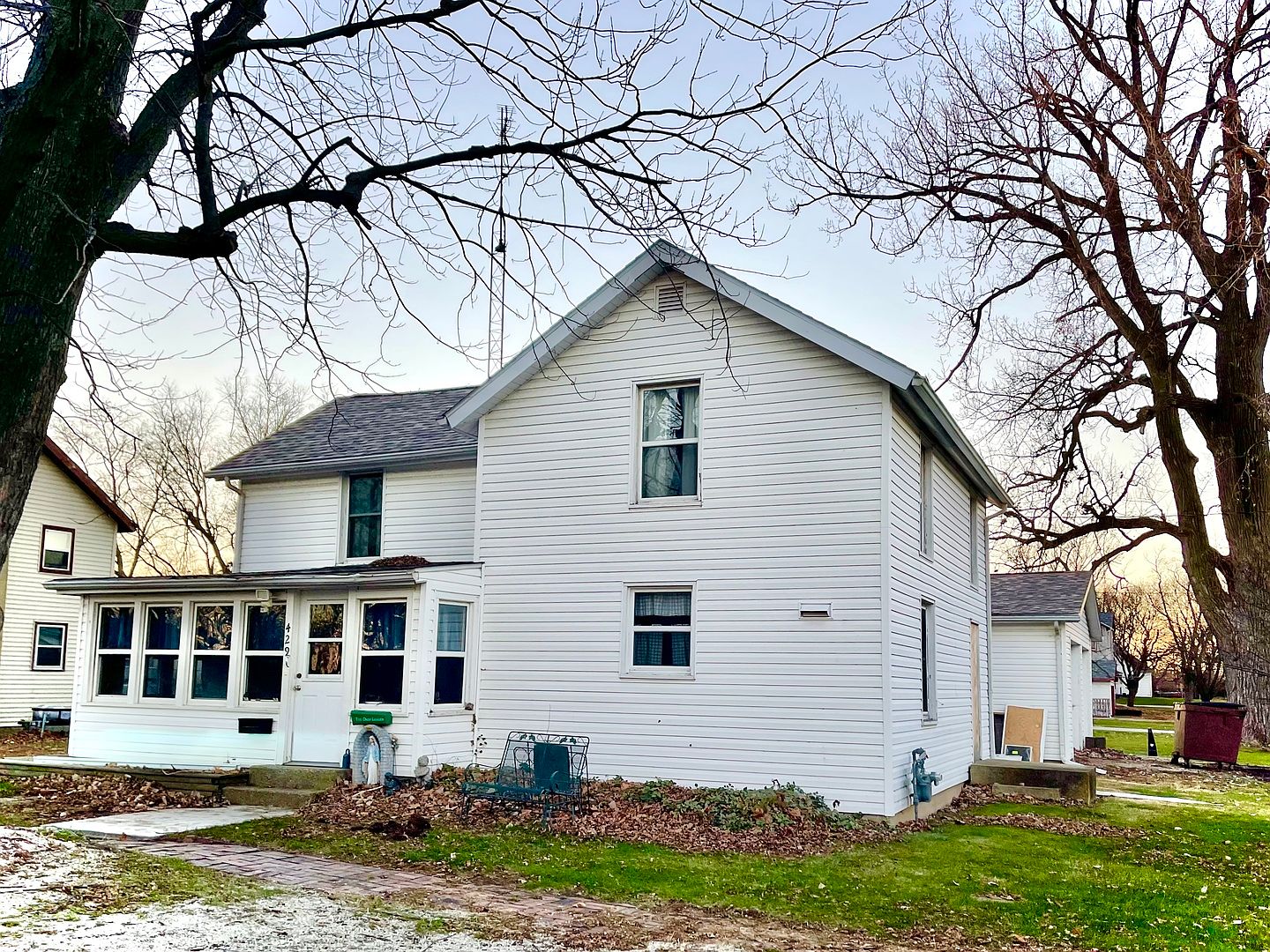 429 N 3rd Ave, Chenoa, IL 61726 Zillow