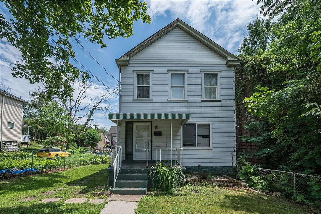 1115 Fairdale St photo 1