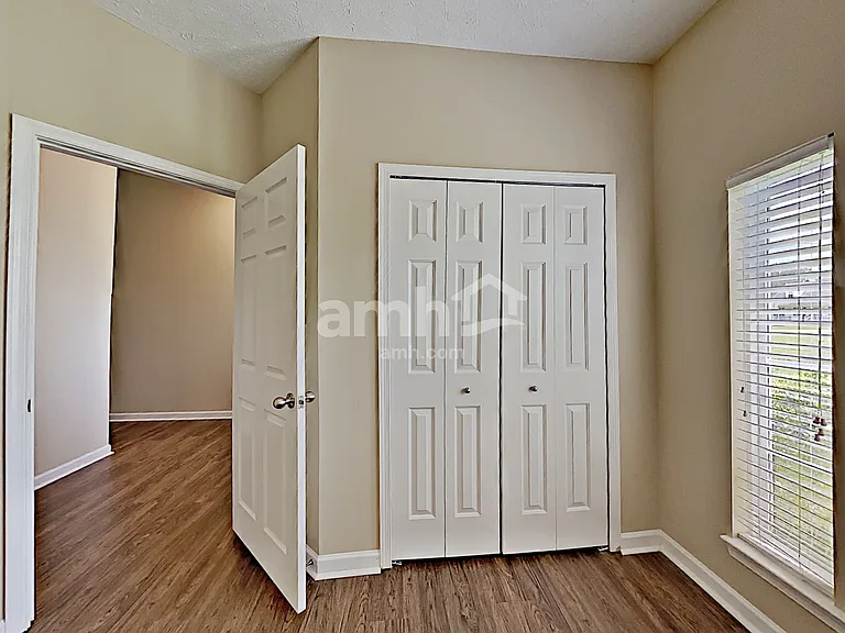 1001 Mallory Ln — Photo 11