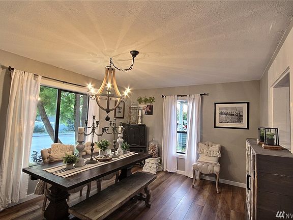 5th image of 513 4th St NE