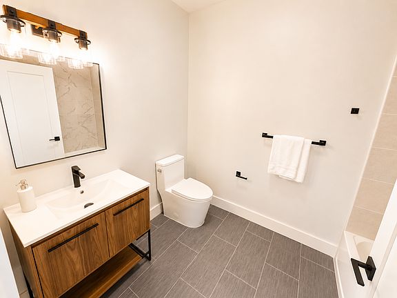 3rd image of 130-131 Ellis Ave #204