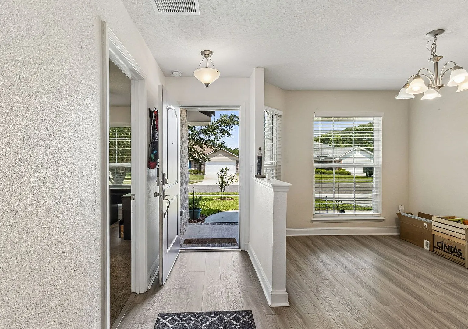 Spacious 4BR Brick Home in Northbrook Minutes to I-95 & Amelia Island — Photo 4