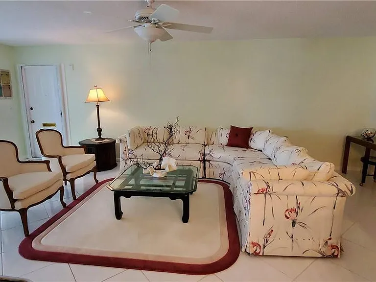 1107 Circle Ter W — Photo 5