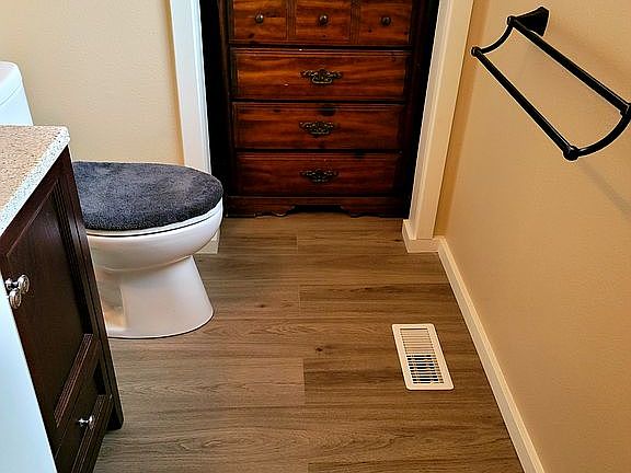 Master 1/2 Bath Updated 2022