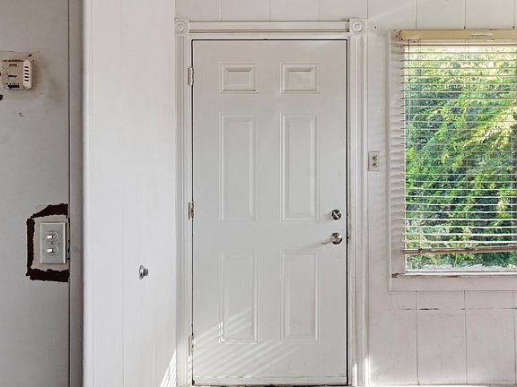 4th image of 609 Trinity Ave