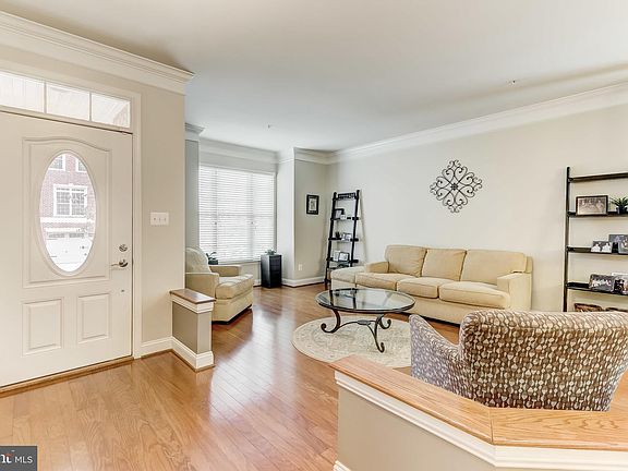 5th image of 714 Perthshire Pl