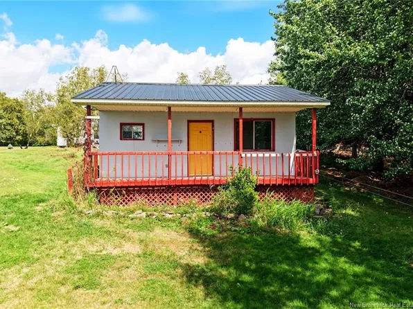 301 Sand Point Rd, Sheffield, NB E4B 1K9