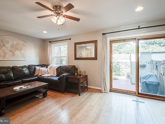 5th image of 1694 Forest Hill Ct