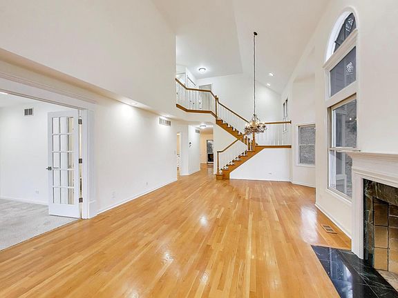 3rd image of 325 N Water St #325