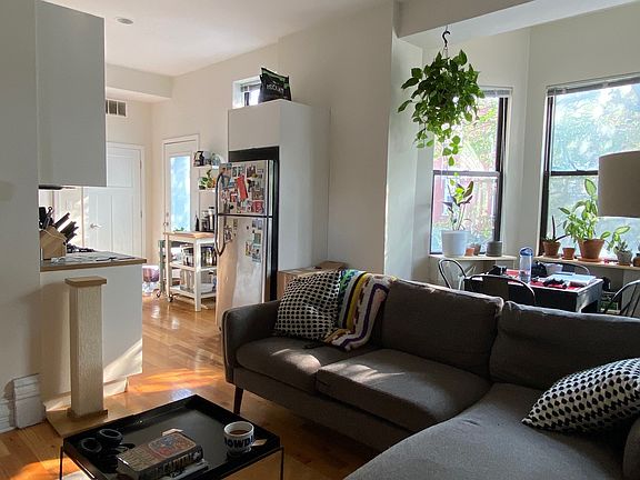 5th image of 2070 S Damen Ave #3