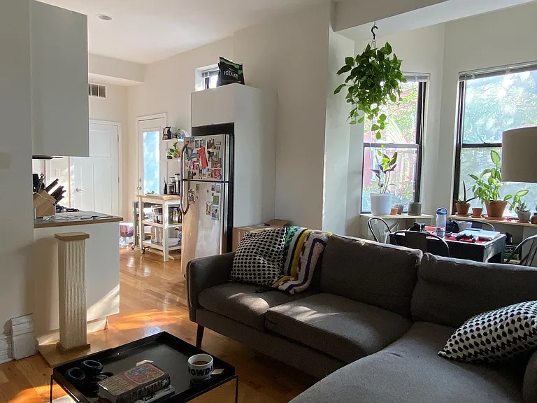 2070 S Damen Ave #3 — Photo 5