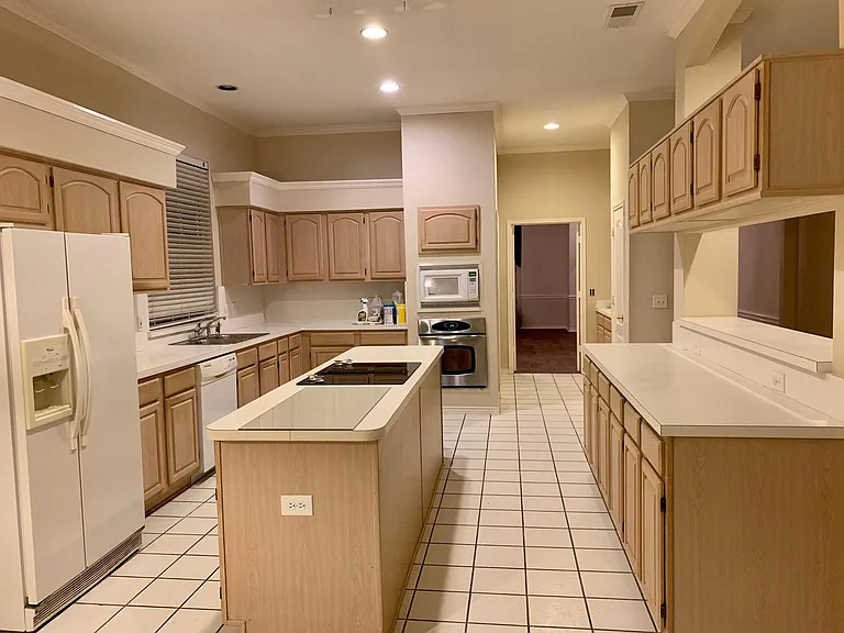 2708 Wickham Ct — Photo 2