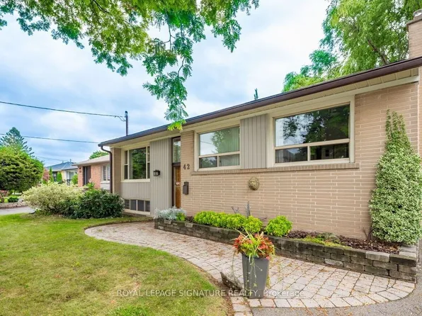 42 Jubilee Cres, Toronto, ON M9M 1L3