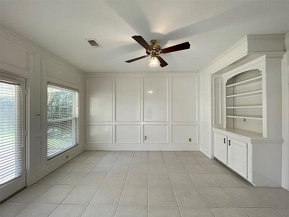 4th image of 1002 Meadowlark Ln