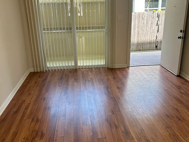 1023 Ocean Park Blvd #7 — Photo 4