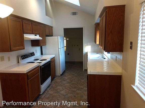 4th image of 2085 E El Paso Ave