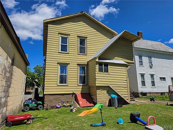 3rd image of 707 W Dominick St