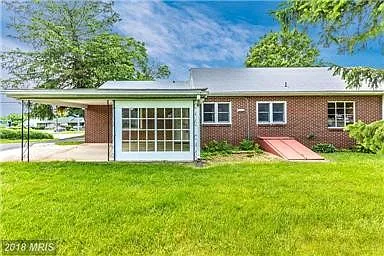 3 bed, 1.5 bath, 1594 sqft, $2,500 — Photo 2