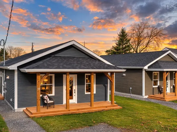 54 Oak St, Pictou, NS B0K 1H0