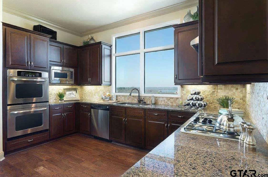 2 bed, 2.0 bath, 1962 sqft, $4,000 — Photo 3